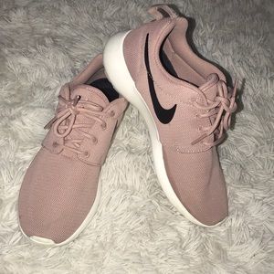 Salmon Pink Nike Roshe